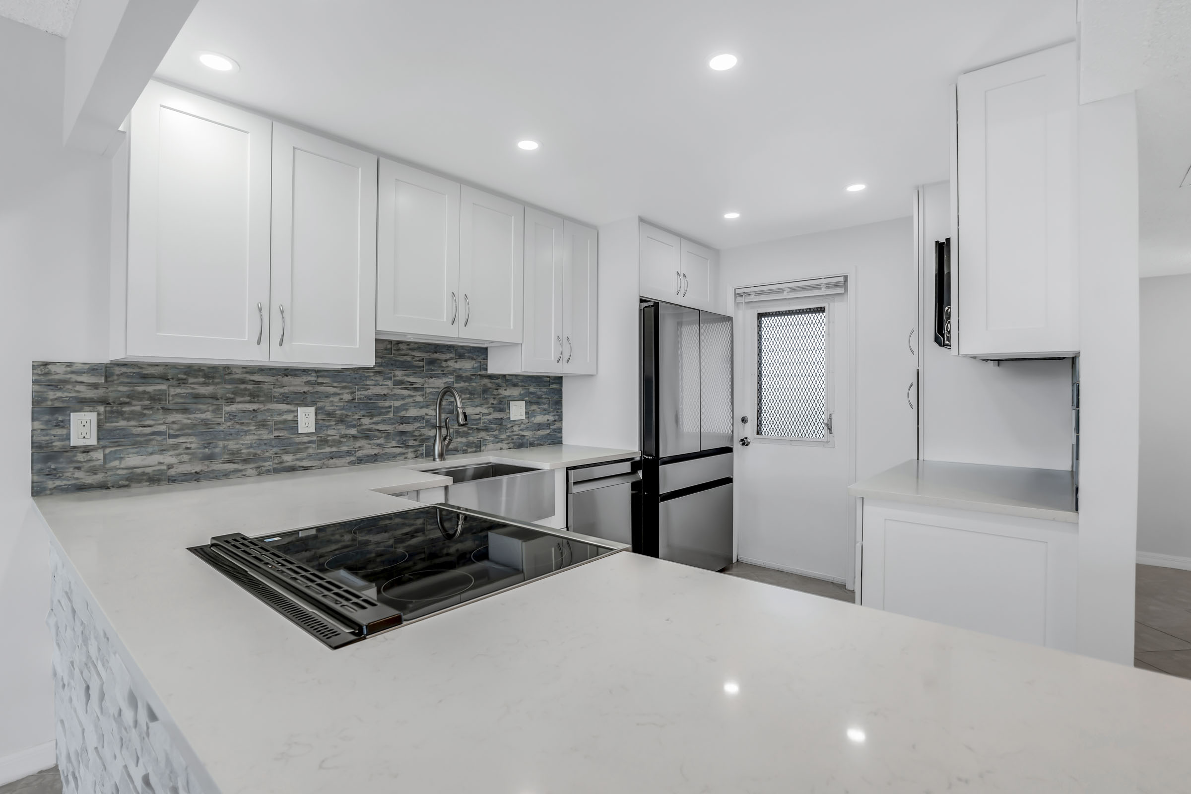 Interior of 2651 S Palm Aire Dr #410